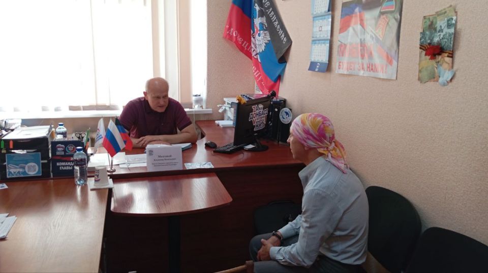 Василий Ткачук: Сегодня, 14 августа, депутаты Донецкого городского совета Владимир Мозговой и Альбина Афенченко провели приемы граждан в рамках работы общественной приемной Всероссийской политической партии «Единая Россия» в... Василий Ткачук: Сегодня, 14 августа, депутаты Донецкого городского совета Владимир Мозговой и Альбина Афенченко провели приемы граждан в рамках работы общественной приемной Всероссийской политической партии «Единая Россия» в...