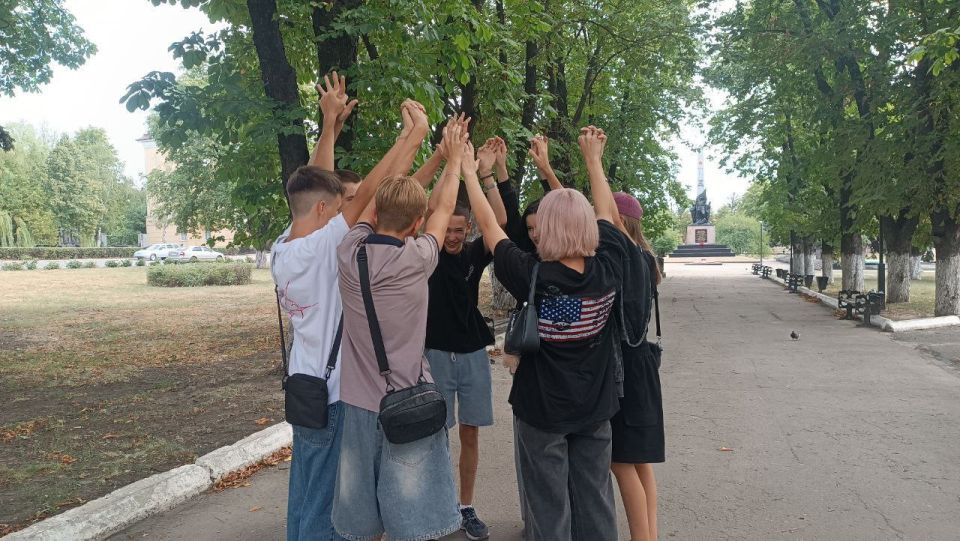 Сегодня МБУ "Центр Культуры и Досуга города Дебальцево" провел для юных жителей города развлекательную программу, посвященную Медовому Спасу Сегодня МБУ "Центр Культуры и Досуга города Дебальцево" провел для юных жителей города развлекательную программу, посвященную Медовому Спасу