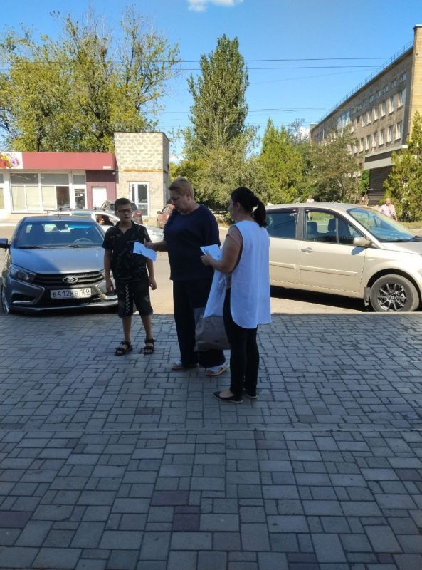 Сегодня, 14 августа в Червоногвардейском районе городского округа Макеевка по инициативе активистов Совета женщин Макеевки Червоногвардейского района прошла акция «Улица Героев» Сегодня, 14 августа в Червоногвардейском районе городского округа Макеевка по инициативе активистов Совета женщин Макеевки Червоногвардейского района прошла акция «Улица Героев»