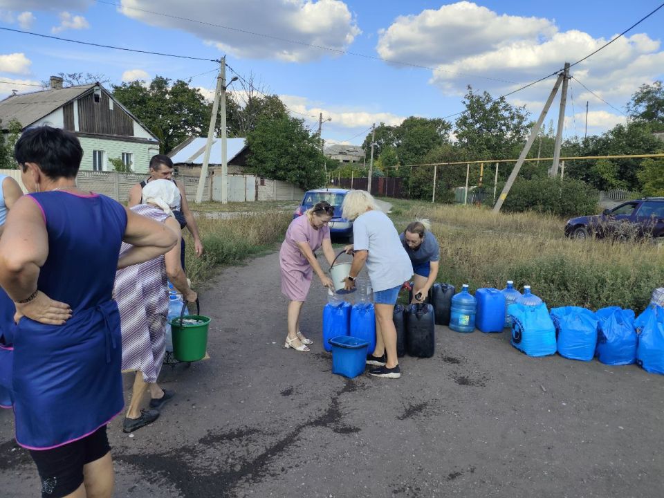 Председатель #Комитет_по_труду_занятости_социальной_политики_и_делам_ветеранов Клавдия Кульбацкая (фракция «Единая Россия») по поручению Главы ДНР Дениса Пушилина встретилась с жителями Петровского района Донецка Председатель #Комитет_по_труду_занятости_социальной_политики_и_делам_ветеранов Клавдия Кульбацкая (фракция «Единая Россия») по поручению Главы ДНР Дениса Пушилина встретилась с жителями Петровского района Донецка