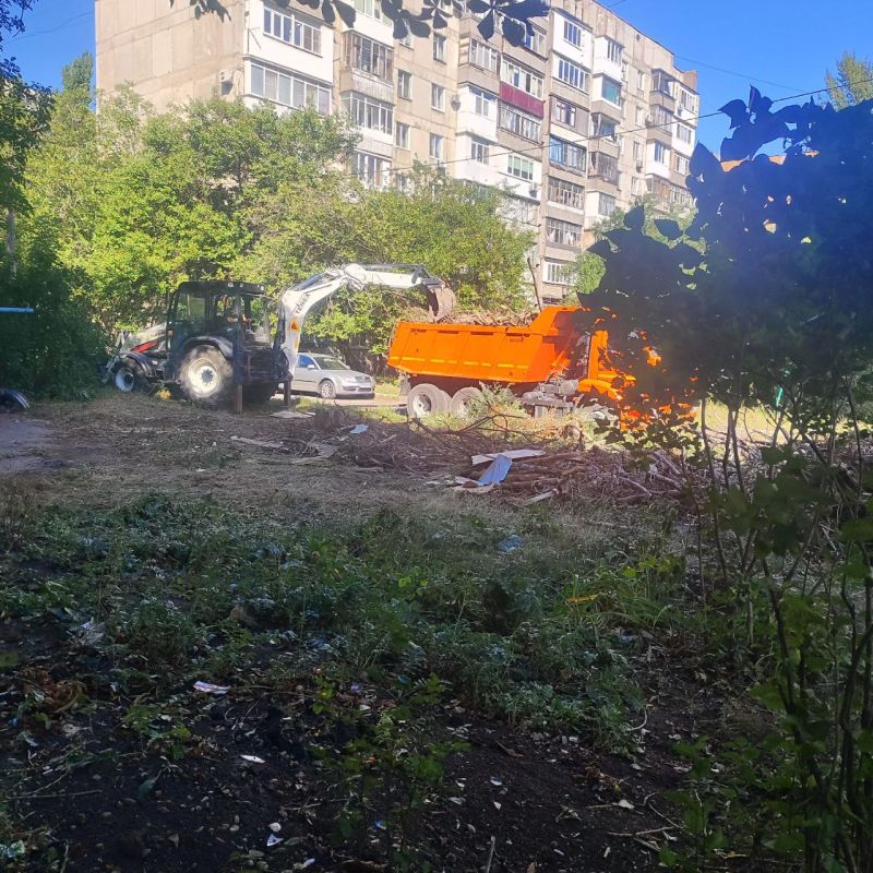 Сегодня, 14.08.2025 года, силами сотрудников жилищно-коммунальных предприятий Пролетарского внутригородского района г. Донецка были выполнены следующие работы: Сегодня, 14.08.2025 года, силами сотрудников жилищно-коммунальных предприятий Пролетарского внутригородского района г. Донецка были выполнены следующие работы: