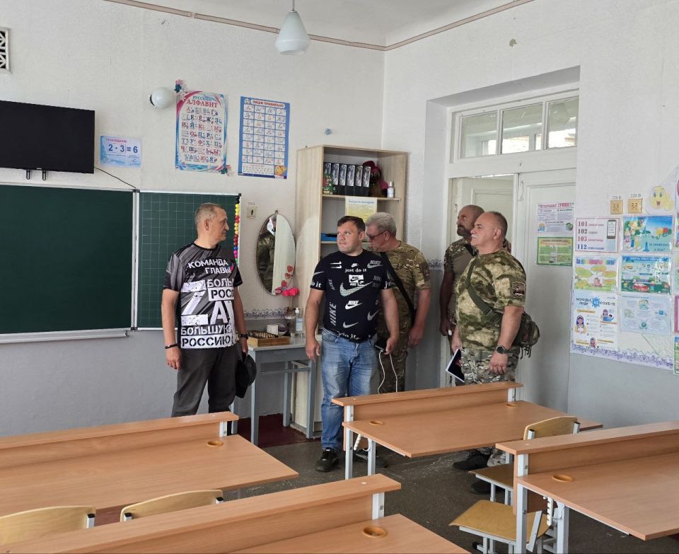 Дмитрий Огилец: По поручению Главы Донецкой Народной Республики и во исполнении Распоряжения Председателя Народного Совета депутаты проводят мониторинг готовности школ к новому учебному году Дмитрий Огилец: По поручению Главы Донецкой Народной Республики и во исполнении Распоряжения Председателя Народного Совета депутаты проводят мониторинг готовности школ к новому учебному году