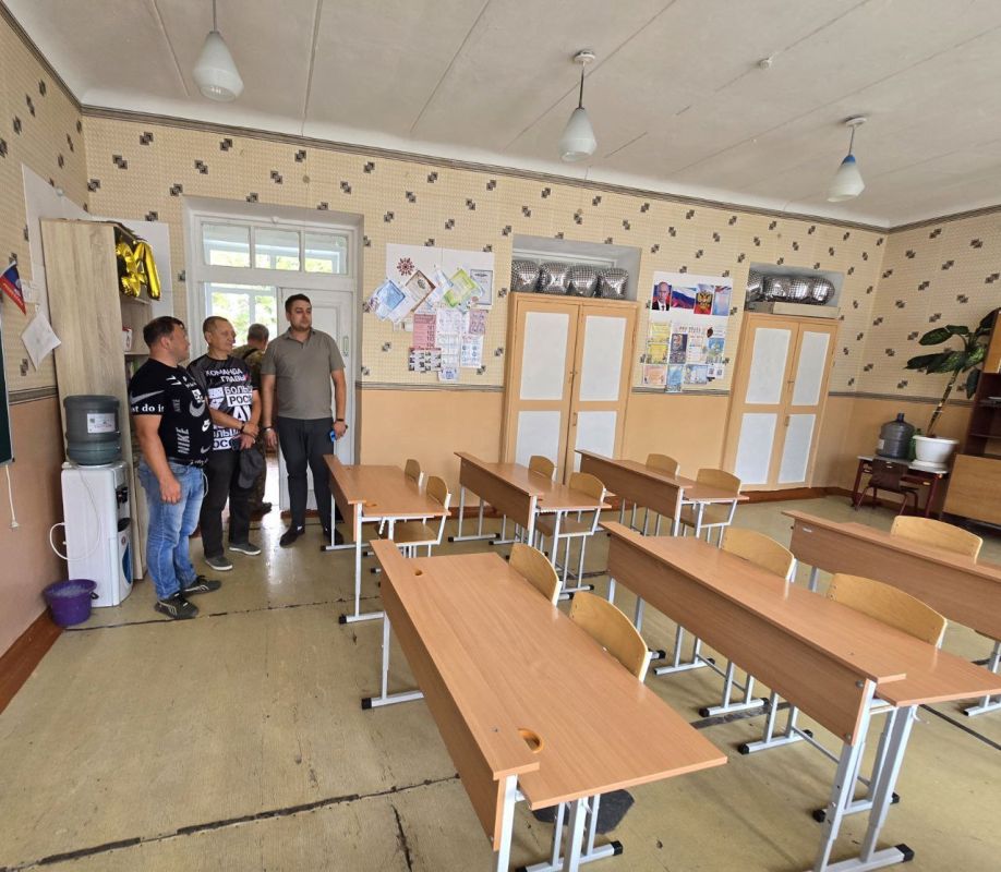 Дмитрий Огилец: По поручению Главы Донецкой Народной Республики и во исполнении Распоряжения Председателя Народного Совета депутаты проводят мониторинг готовности школ к новому учебному году Дмитрий Огилец: По поручению Главы Донецкой Народной Республики и во исполнении Распоряжения Председателя Народного Совета депутаты проводят мониторинг готовности школ к новому учебному году