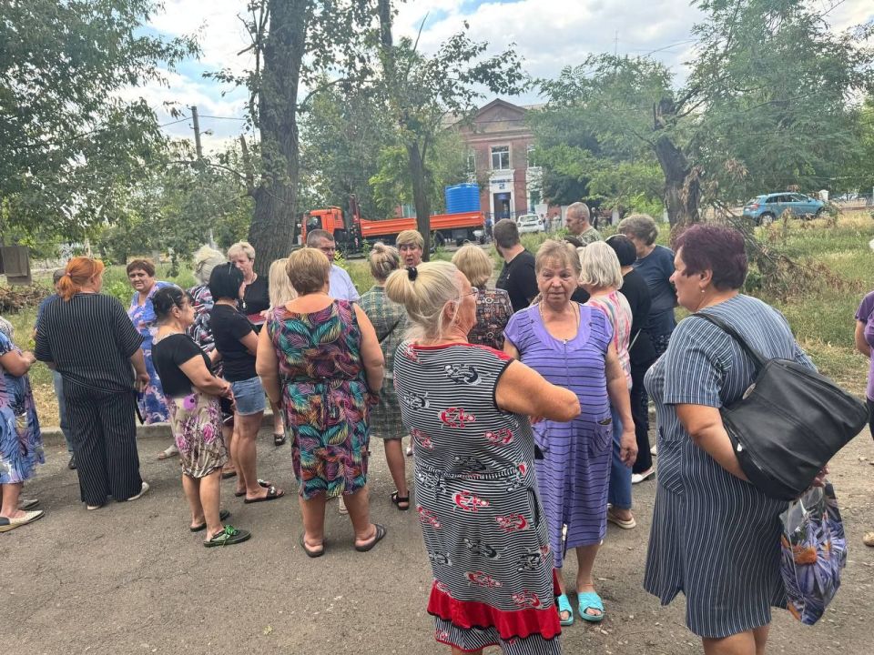 Юрий Атаманов: СХОД ГРАЖДАН. Сегодня совместно с первым заместителем главы Администрации округа Виктором Моисеенковым и руководителем Управы Пролетарского внутригородского района Еленой Рязанцевой провёл сход граждан по... Юрий Атаманов: СХОД ГРАЖДАН. Сегодня совместно с первым заместителем главы Администрации округа Виктором Моисеенковым и руководителем Управы Пролетарского внутригородского района Еленой Рязанцевой провёл сход граждан по...