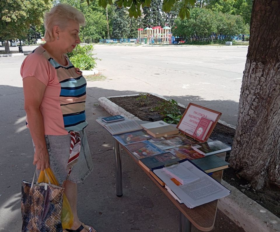 Август-месяц щедр к людям тремя христианскими праздниками, тремя Спасами Август-месяц щедр к людям тремя христианскими праздниками, тремя Спасами