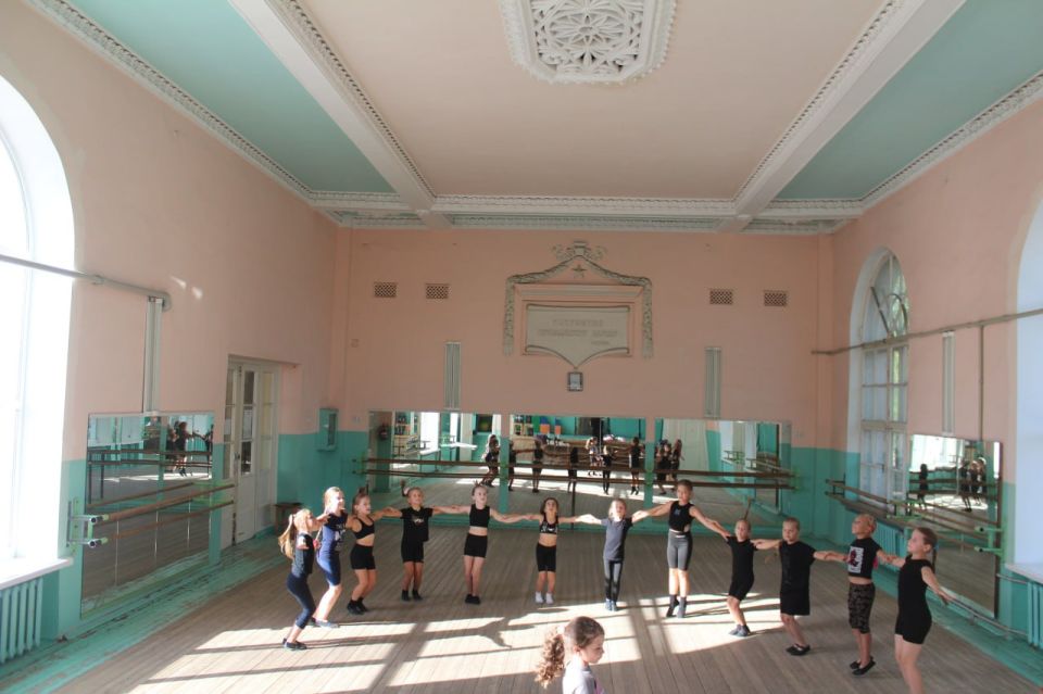 В городе Комсомольское провели танцевально-развлекательную программу «Веселятся малыши и танцуют от души» В городе Комсомольское провели танцевально-развлекательную программу «Веселятся малыши и танцуют от души»