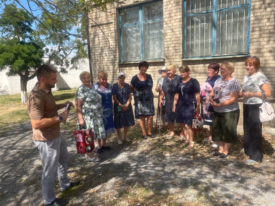 Сегодня депутат Тельмановского муниципального совета Дмитрий Липчанский встретился с жителями села Михайловка Сегодня депутат Тельмановского муниципального совета Дмитрий Липчанский встретился с жителями села Михайловка
