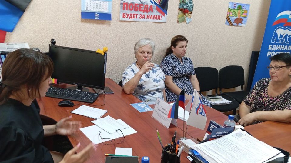 Василий Ткачук: Сегодня, 14 августа, руководитель Управы Калининского внутригородского района Администрации городского округа Донецк Елена Синецкая провела приём граждан в общественной приёмной Всероссийской политической... Василий Ткачук: Сегодня, 14 августа, руководитель Управы Калининского внутригородского района Администрации городского округа Донецк Елена Синецкая провела приём граждан в общественной приёмной Всероссийской политической...