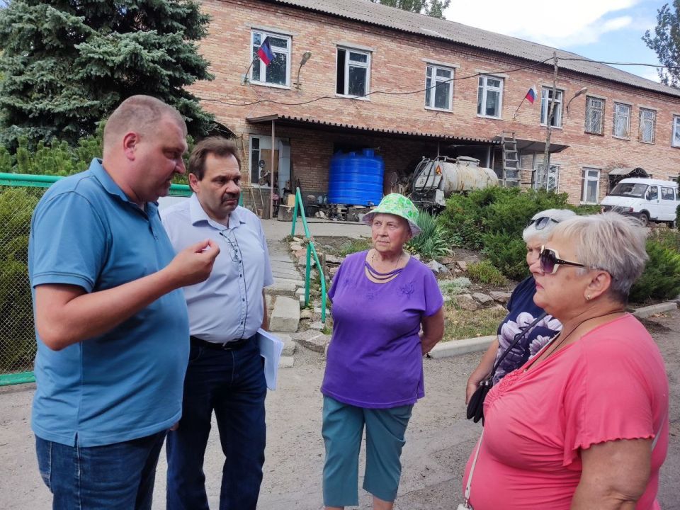 Юрий Будрин: Сегодня, 14 августа 2025 года, по поручению Главы Республики Дениса Пушилина, руководитель Управы Кировского внутригородского района Администрации городского округа Донецк ДНР Алексей Дмитрюк организовал и... Юрий Будрин: Сегодня, 14 августа 2025 года, по поручению Главы Республики Дениса Пушилина, руководитель Управы Кировского внутригородского района Администрации городского округа Донецк ДНР Алексей Дмитрюк организовал и...