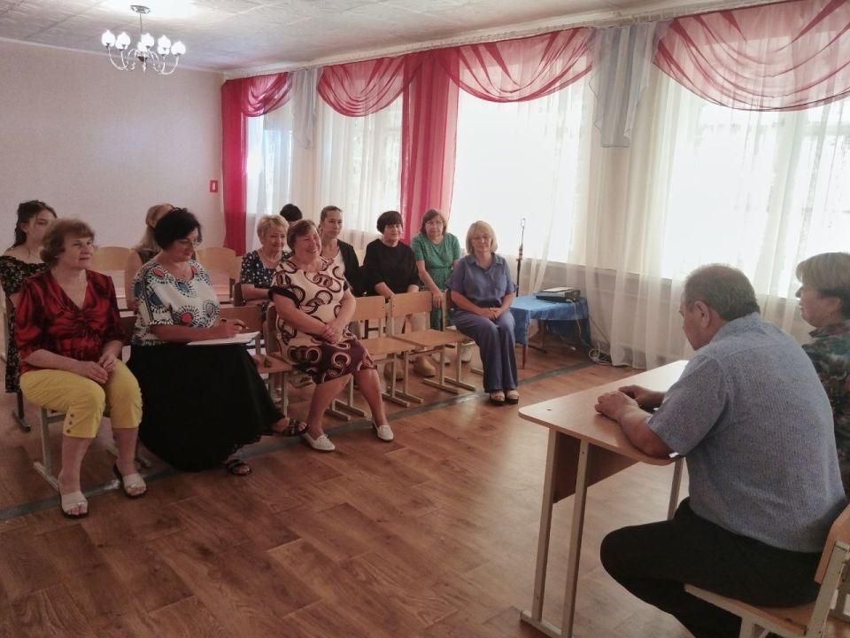Сергей Назаров встретился с коллективом Дома детского творчества Сергей Назаров встретился с коллективом Дома детского творчества