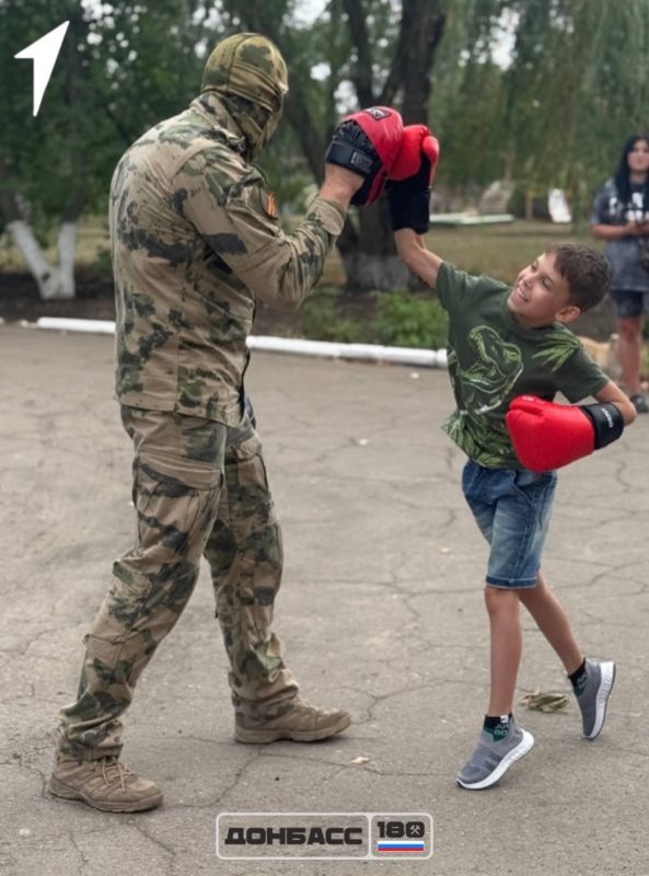 Николай Михайлов: В Коммунаровской школе провели мастер-класс от военнослужащих Росгвардии Николай Михайлов: В Коммунаровской школе провели мастер-класс от военнослужащих Росгвардии