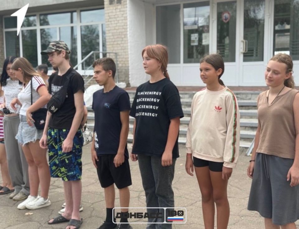 В Коммунаровской школе провели мастер-класс от военнослужащих Росгвардии В Коммунаровской школе провели мастер-класс от военнослужащих Росгвардии