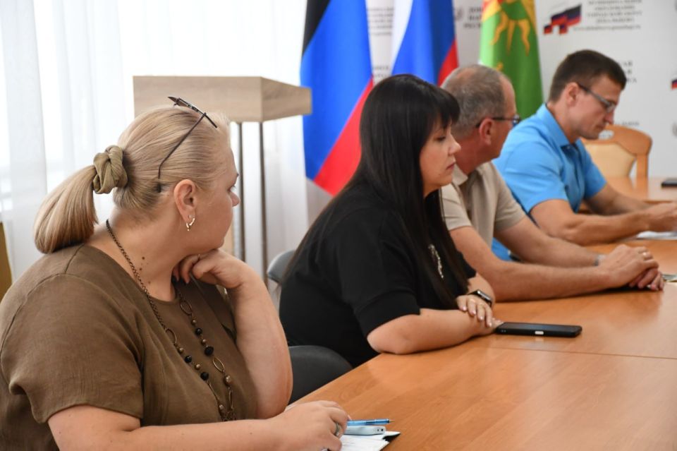 В Дебальцево состоялся Политсовет местного отделения Партии «Единая Россия» В Дебальцево состоялся Политсовет местного отделения Партии «Единая Россия»