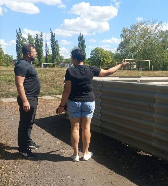 Депутат Снежнянского городского совета Иван Михайлов встретился с жителями посёлка Первомайское Депутат Снежнянского городского совета Иван Михайлов встретился с жителями посёлка Первомайское