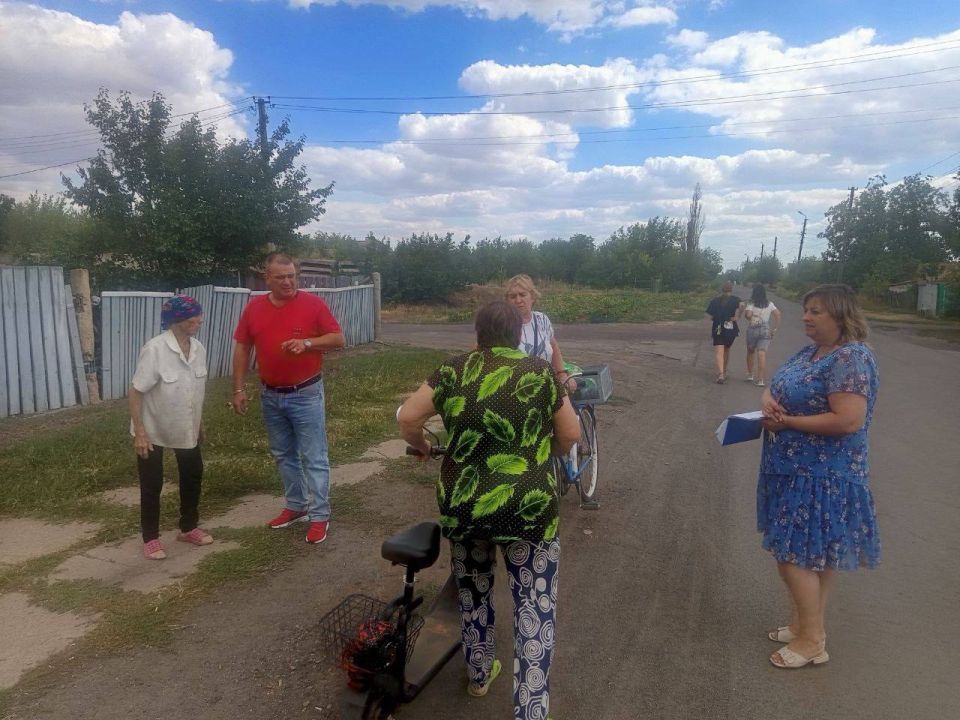 Встреча заместителя главы Иловайска Александра Кузнецова с жителями Встреча заместителя главы Иловайска Александра Кузнецова с жителями