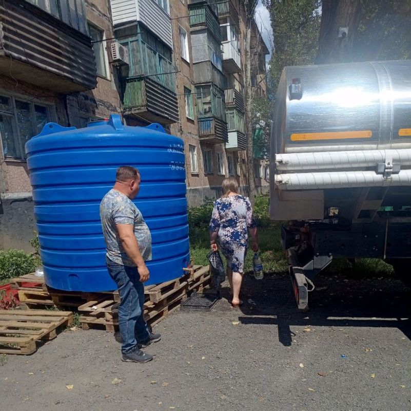 По поручению Главы Республики Дениса Пушилина, депутат Торезского городского совета Василий Лавришин лично проконтролировала своевременность наполнения емкости для накопления воды по ул. Высоцкого По поручению Главы Республики Дениса Пушилина, депутат Торезского городского совета Василий Лавришин лично проконтролировала своевременность наполнения емкости для накопления воды по ул. Высоцкого