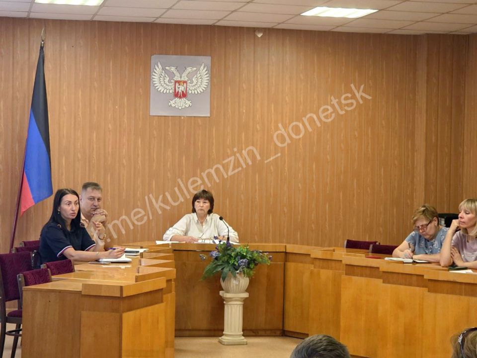 Сегодня отдел опеки и попечительства №1 управления опеки и попечительства администрации г. о. Донецк в рамках исполнения Муниципальной программы «Профилактика безнадзорности и правонарушений несовершеннолетних на территории... Сегодня отдел опеки и попечительства №1 управления опеки и попечительства администрации г. о. Донецк в рамках исполнения Муниципальной программы «Профилактика безнадзорности и правонарушений несовершеннолетних на территории...