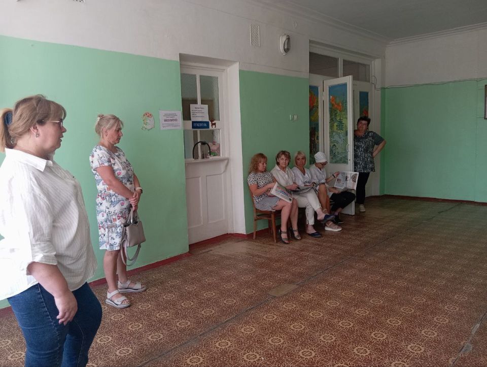 14 августа лидер общественного мнения Виктория Жидкова провела встречу с трудовым коллективом ГБУ ДНР «Старобешевский ЦПМСП» Комсомольская амбулатория ОПСМ 14 августа лидер общественного мнения Виктория Жидкова провела встречу с трудовым коллективом ГБУ ДНР «Старобешевский ЦПМСП» Комсомольская амбулатория ОПСМ