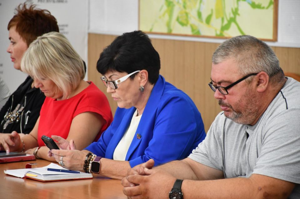 В Дебальцево состоялся Политсовет местного отделения Партии «Единая Россия» В Дебальцево состоялся Политсовет местного отделения Партии «Единая Россия»