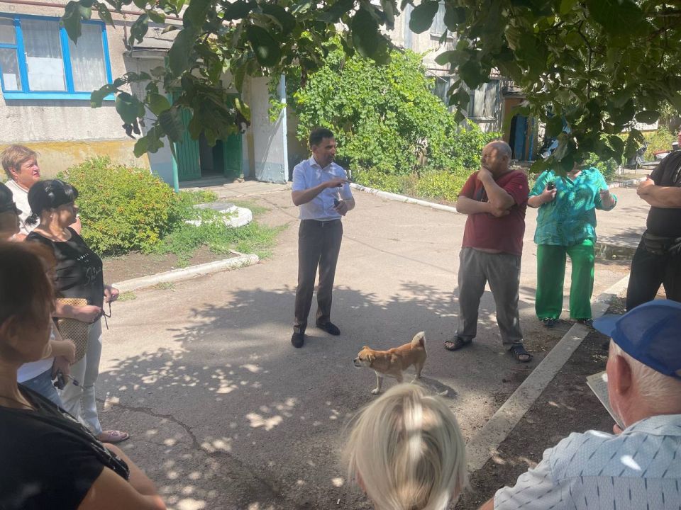 Депутат Денис Машков в соответствии с поручением Главы ДНР Дениса Пушилина провел сход граждан в пгт Мирное Тельмановского муниципального округа Депутат Денис Машков в соответствии с поручением Главы ДНР Дениса Пушилина провел сход граждан в пгт Мирное Тельмановского муниципального округа