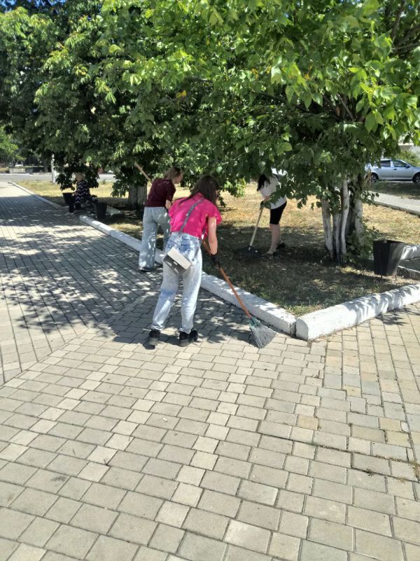 15 августа на территории городского округа Дебальцево был организован и проведен «Экологический субботник» 15 августа на территории городского округа Дебальцево был организован и проведен «Экологический субботник»