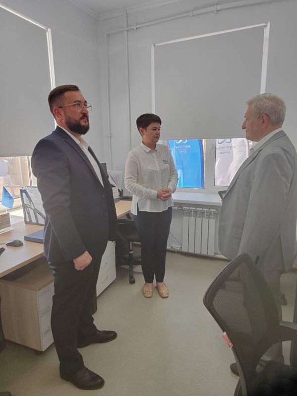 Николай Михайлов: 14 августа вместе с Председателем Старобешевского муниципального совета Дмитрием Блиновым и заместителем генерального директора ООО «Энергосбыт Донецк» Дианой Орловой торжественно открыли Центр обслуживания... Николай Михайлов: 14 августа вместе с Председателем Старобешевского муниципального совета Дмитрием Блиновым и заместителем генерального директора ООО «Энергосбыт Донецк» Дианой Орловой торжественно открыли Центр обслуживания...