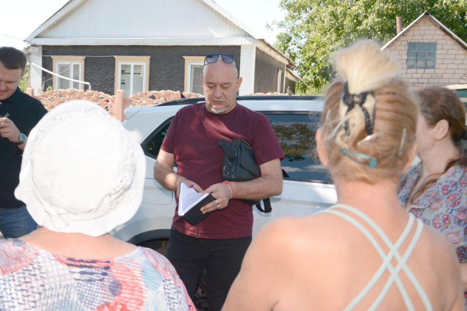 Работаем в Торезе - во исполнение поручений Главы ДНР провёл встречу с жителями частного сектора города Работаем в Торезе - во исполнение поручений Главы ДНР провёл встречу с жителями частного сектора города