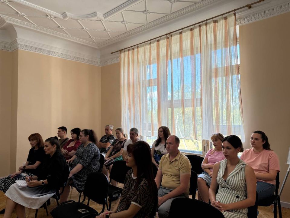 Встреча с коллективом. Управляющий делами Администрации Шахтерского муниципального округа Юлия Пономаренко побывала в Культурно-досуговом объединении и встретилась с коллективом Встреча с коллективом. Управляющий делами Администрации Шахтерского муниципального округа Юлия Пономаренко побывала в Культурно-досуговом объединении и встретилась с коллективом