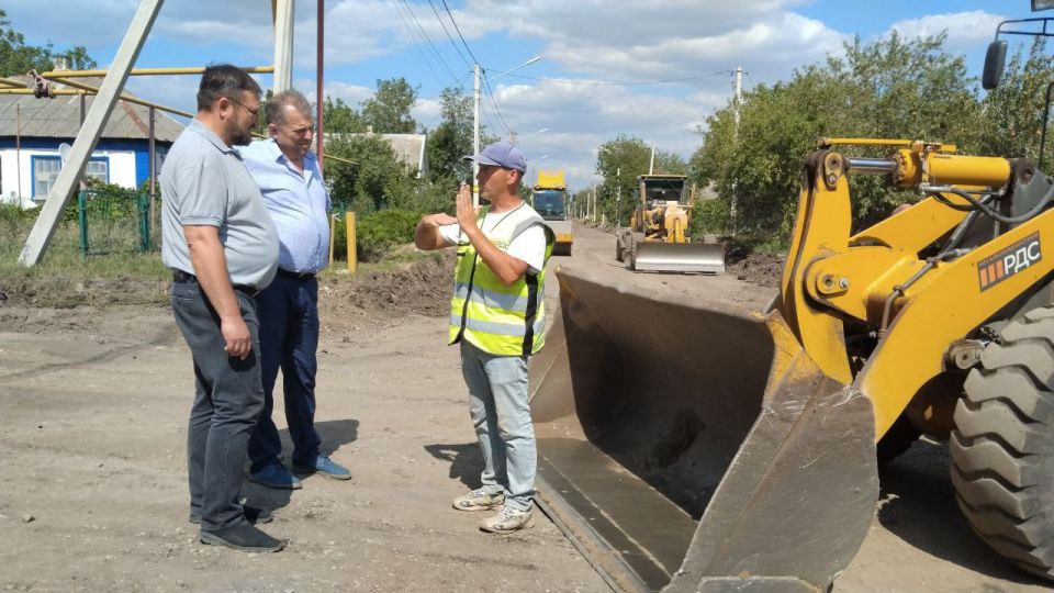 Таймураз Арсоев: Работы на ул. Донецкой в Волновахе идут согласно графику Таймураз Арсоев: Работы на ул. Донецкой в Волновахе идут согласно графику