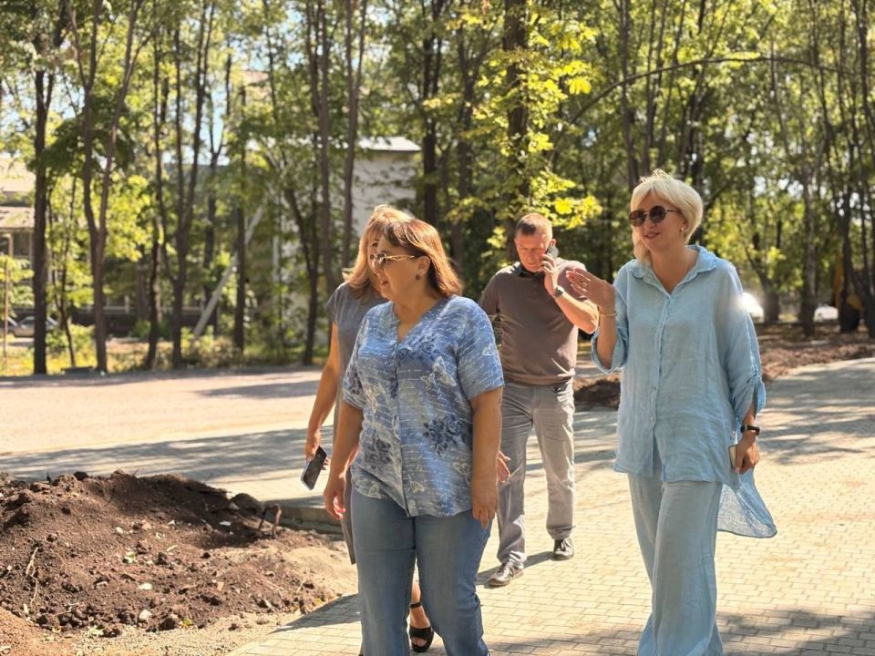 Депутаты муниципального совета в составе мониторинговой группы по благоустройству в рамках федерального проекта «Формирование комфортной городской среды» Депутаты муниципального совета в составе мониторинговой группы по благоустройству в рамках федерального проекта «Формирование комфортной городской среды»