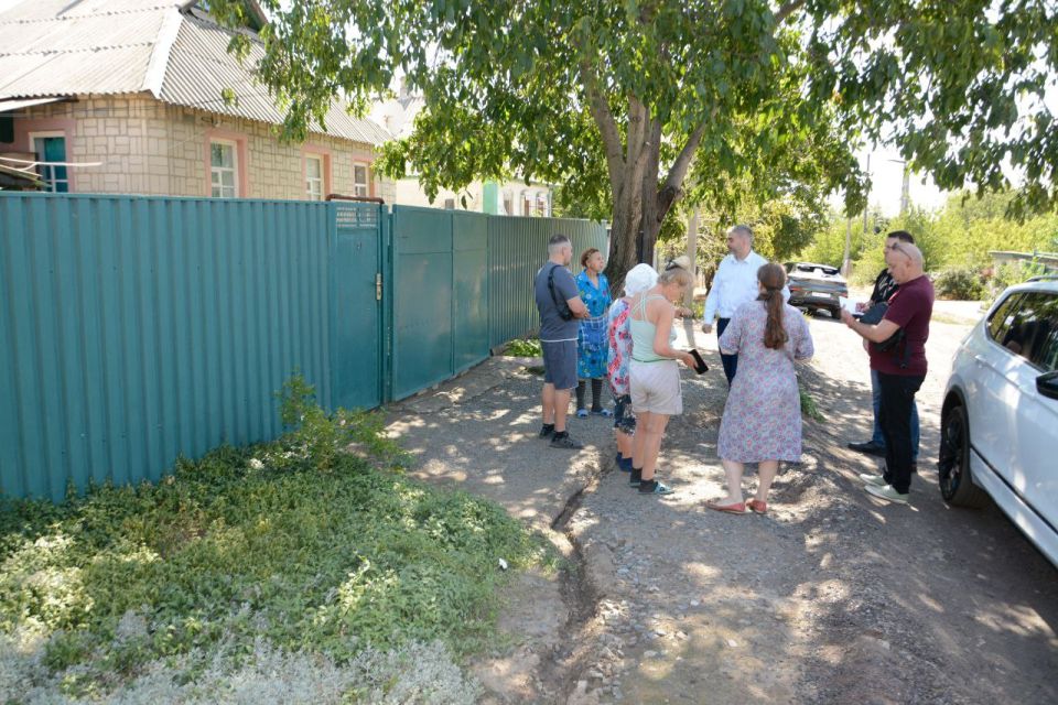 Работаем в Торезе - во исполнение поручений Главы ДНР провёл встречу с жителями частного сектора города Работаем в Торезе - во исполнение поручений Главы ДНР провёл встречу с жителями частного сектора города