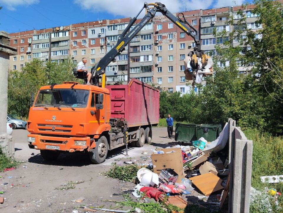 В Кировском внутригородском районе продолжаются работы по санитарному содержанию территории В Кировском внутригородском районе продолжаются работы по санитарному содержанию территории