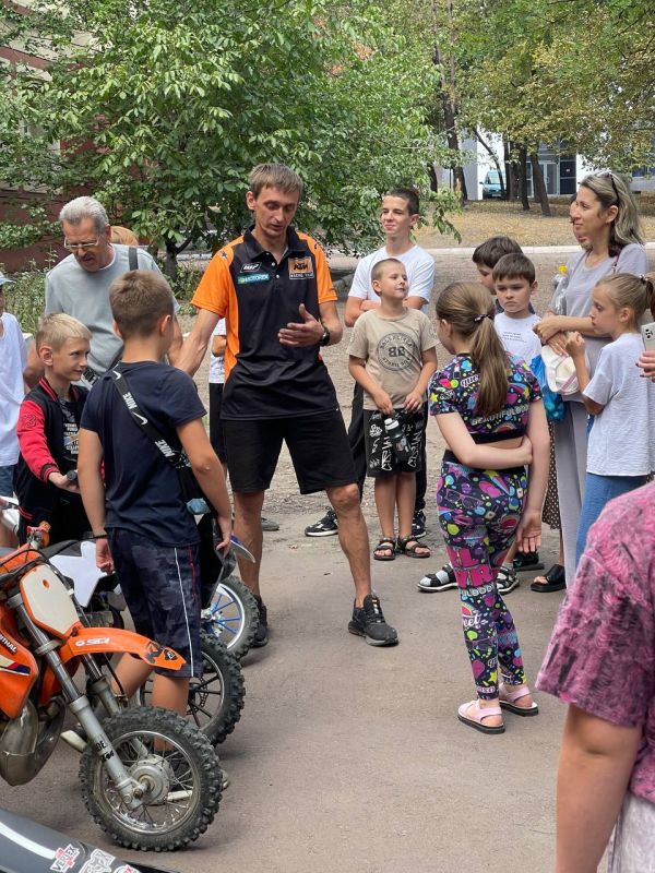 Презентация видов спорта «Картинг» и «Мотокросс» Презентация видов спорта «Картинг» и «Мотокросс»