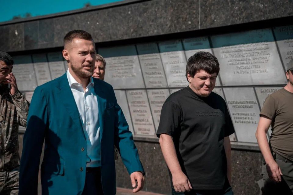 В Донецке прошел флешмоб в знак дружбы между Россией и Северной Кореей, в котором приняли участие порядка 300 активистов В Донецке прошел флешмоб в знак дружбы между Россией и Северной Кореей, в котором приняли участие порядка 300 активистов
