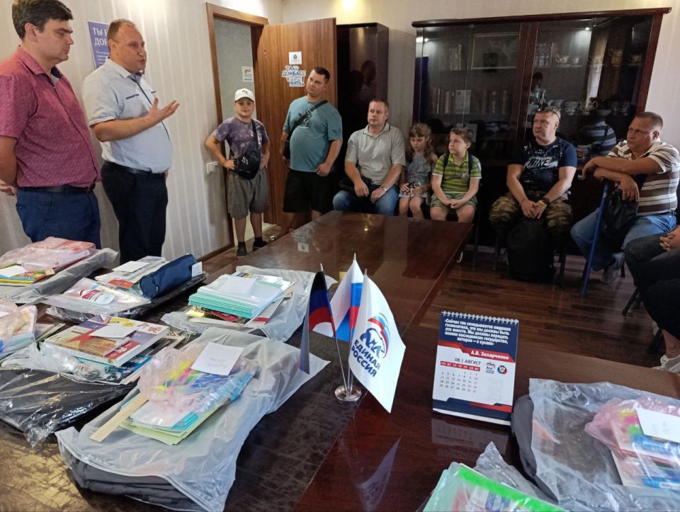 В Торезе продолжается акция "Собери ребенка в школу", призванная оказать помощь семьям в преддверии нового учебного года В Торезе продолжается акция "Собери ребенка в школу", призванная оказать помощь семьям в преддверии нового учебного года