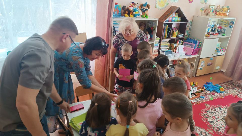 Депутат #Комитет_по_конституционному_законодательству_государственному_строительству_и_местному_самоуправлению Вадим Морозов провел встречу с трудовым коллективом ГКДОУ «Комсомольский детский сад «Золотой ключик»... Депутат #Комитет_по_конституционному_законодательству_государственному_строительству_и_местному_самоуправлению Вадим Морозов провел встречу с трудовым коллективом ГКДОУ «Комсомольский детский сад «Золотой ключик»...