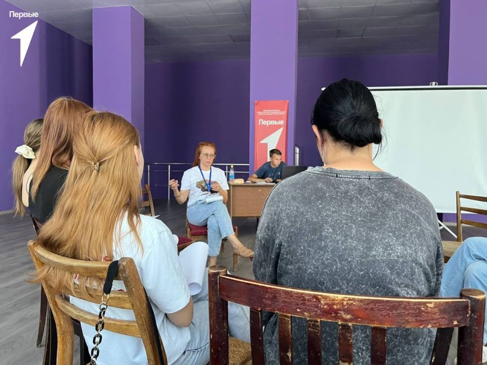 Что такое мотивация?. Недавно в нашем родном молодежном пространстве психолог Ирина Кулигина СПЦ «ТОЧКА ОПОРЫ» провела увлекательный тренинг по мотивации На мероприятии ребята познакомились с понятием «мотивация» и узнали... Что такое мотивация?. Недавно в нашем родном молодежном пространстве психолог Ирина Кулигина СПЦ «ТОЧКА ОПОРЫ» провела увлекательный тренинг по мотивации На мероприятии ребята познакомились с понятием «мотивация» и узнали...