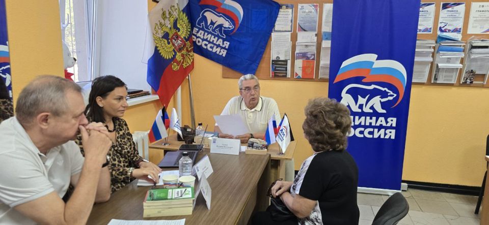 В местной общественной приемной Партии "Единая Россия " Докучаевского местного отделения прошёл прием представителей адвокатской палаты ДНР В местной общественной приемной Партии "Единая Россия " Докучаевского местного отделения прошёл прием представителей адвокатской палаты ДНР