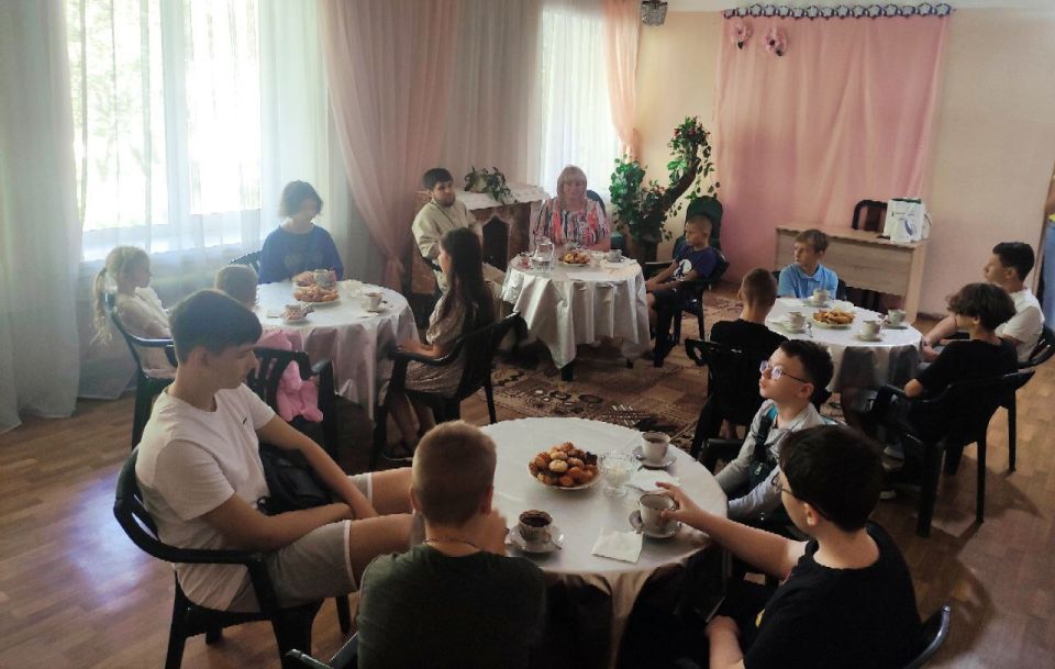15 августа в ГБУ социального обслуживания «Центр социального обслуживания населения Центрально — Городского района города Макеевки» проведена встреча с настоятелем Свято-Николаевского храма пос 15 августа в ГБУ социального обслуживания «Центр социального обслуживания населения Центрально — Городского района города Макеевки» проведена встреча с настоятелем Свято-Николаевского храма пос