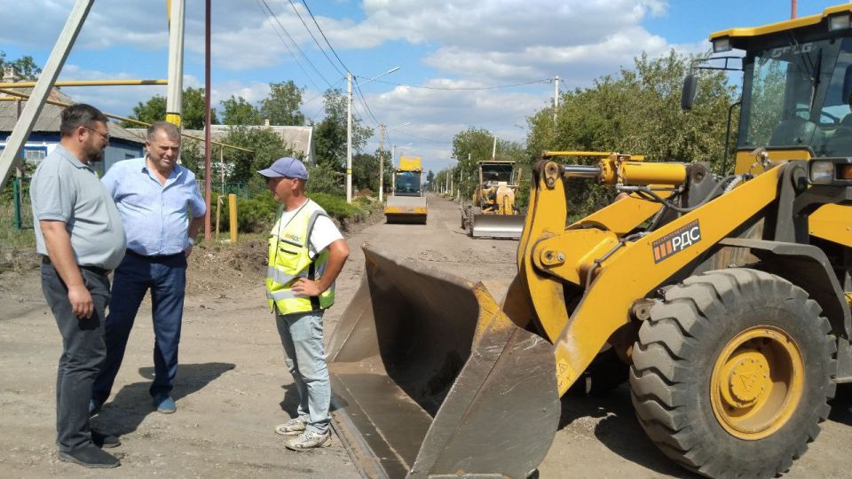 Таймураз Арсоев: Работы на ул. Донецкой в Волновахе идут согласно графику Таймураз Арсоев: Работы на ул. Донецкой в Волновахе идут согласно графику