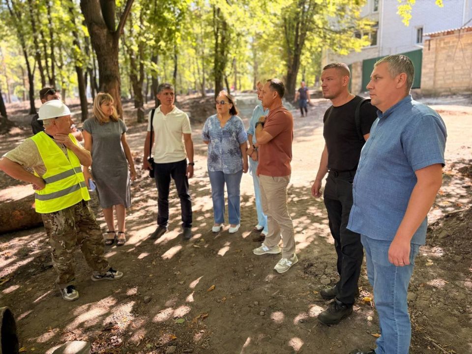 Депутаты муниципального совета в составе мониторинговой группы по благоустройству в рамках федерального проекта «Формирование комфортной городской среды» Депутаты муниципального совета в составе мониторинговой группы по благоустройству в рамках федерального проекта «Формирование комфортной городской среды»