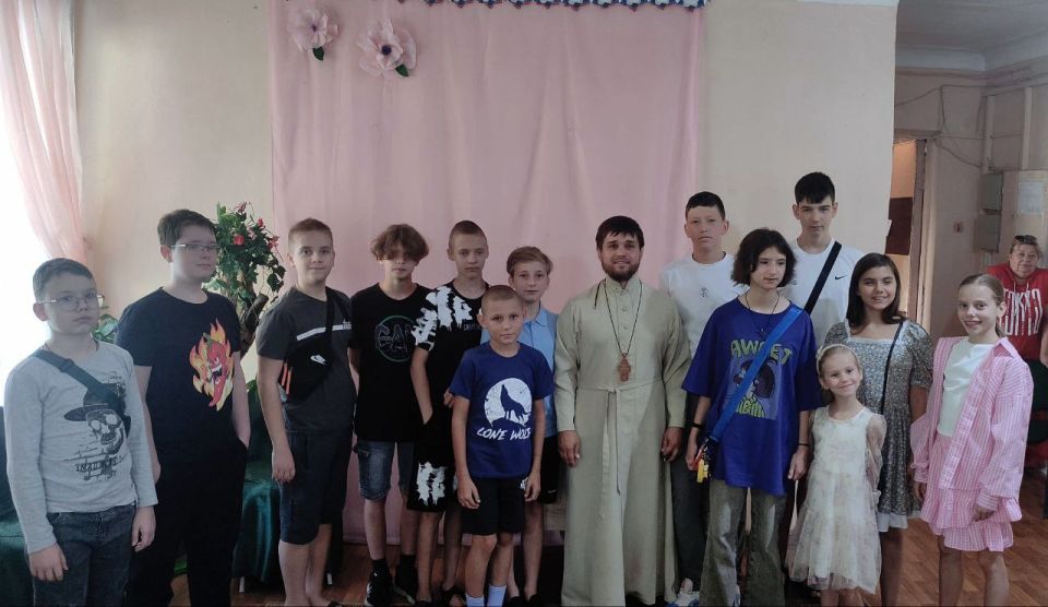 15 августа в ГБУ социального обслуживания «Центр социального обслуживания населения Центрально — Городского района города Макеевки» проведена встреча с настоятелем Свято-Николаевского храма пос 15 августа в ГБУ социального обслуживания «Центр социального обслуживания населения Центрально — Городского района города Макеевки» проведена встреча с настоятелем Свято-Николаевского храма пос