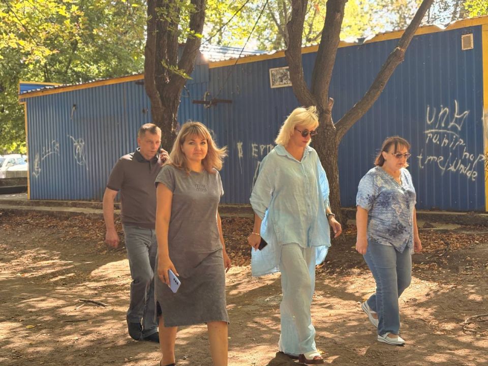 Александр Пеняев: Сегодня, 15 августа, совместно с депутатами Ясиноватского муниципального совета мы провели мониторинг хода реконструкции парка "Машиностроителей" Александр Пеняев: Сегодня, 15 августа, совместно с депутатами Ясиноватского муниципального совета мы провели мониторинг хода реконструкции парка "Машиностроителей"