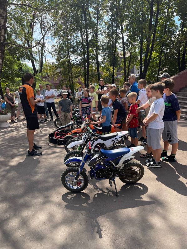 Презентация видов спорта «Картинг» и «Мотокросс» Презентация видов спорта «Картинг» и «Мотокросс»