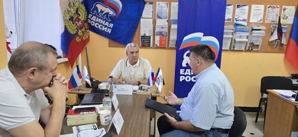 В местной общественной приемной Партии "Единая Россия " Докучаевского местного отделения прошёл прием представителей адвокатской палаты ДНР В местной общественной приемной Партии "Единая Россия " Докучаевского местного отделения прошёл прием представителей адвокатской палаты ДНР