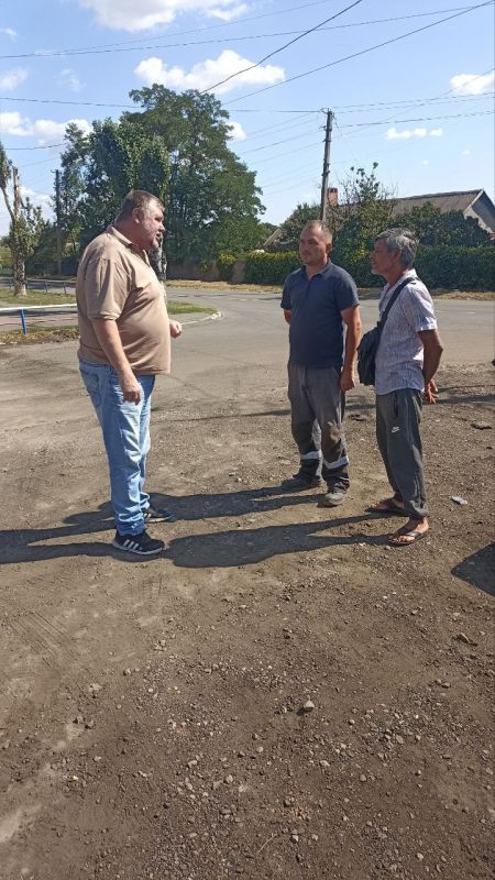 Встреча депутата Мангушского муниципального совета, члена фракции Всероссийской политической партии «Единая Россия» в Мангушском муниципальном совете Беша Владимира Васильевича с жителями села Ильичевское Встреча депутата Мангушского муниципального совета, члена фракции Всероссийской политической партии «Единая Россия» в Мангушском муниципальном совете Беша Владимира Васильевича с жителями села Ильичевское