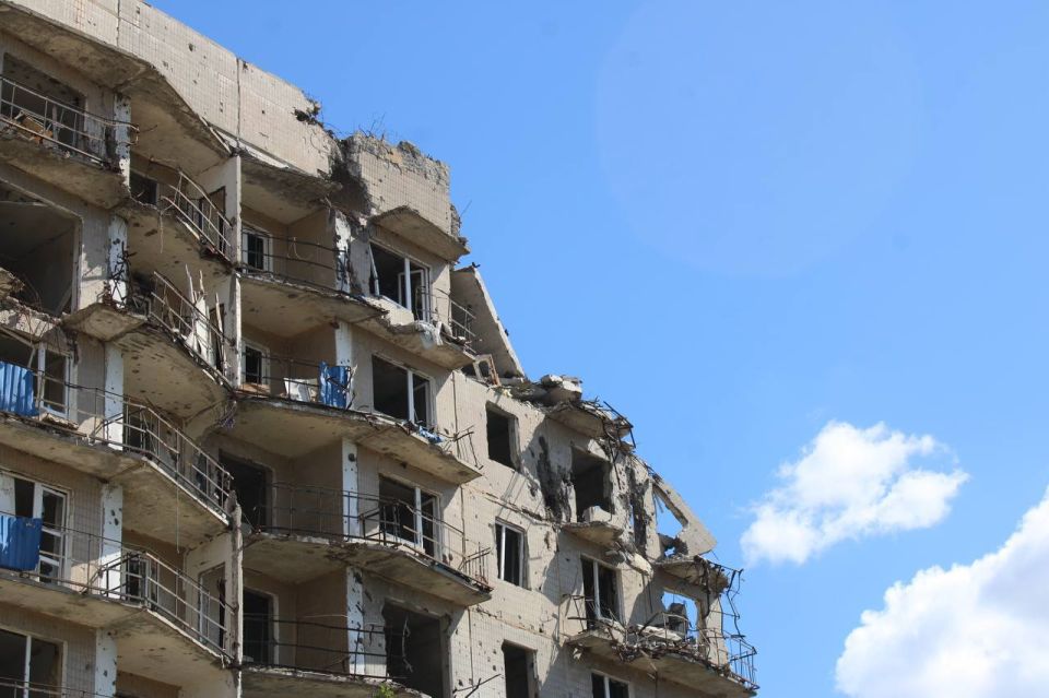 «Широкая дорога домой»: сотрудники МЧС России по ДНР разминируют освобожденную Красногоровку «Широкая дорога домой»: сотрудники МЧС России по ДНР разминируют освобожденную Красногоровку