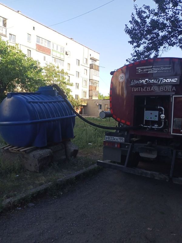 Сергей Желновач: В связи со сложной ситуацией водоснабжения на территории города Дебальцево, администрацией городского округа были установлены емкости в микрорайонах города Сергей Желновач: В связи со сложной ситуацией водоснабжения на территории города Дебальцево, администрацией городского округа были установлены емкости в микрорайонах города
