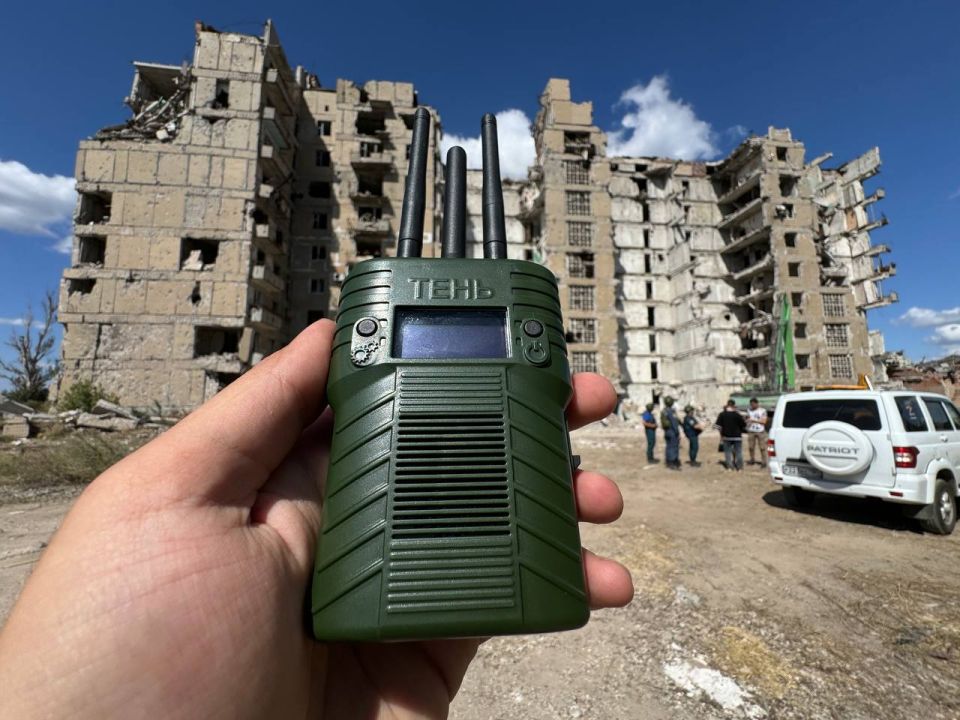 «Широкая дорога домой»: сотрудники МЧС России по ДНР разминируют освобожденную Красногоровку «Широкая дорога домой»: сотрудники МЧС России по ДНР разминируют освобожденную Красногоровку