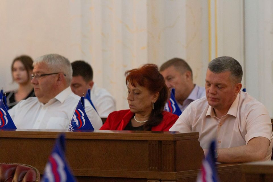 Константин Кузьмин: Сегодня Глава Донецкой Народной Республики Денис Пушилин провел совещание с депутатским корпусом Народного Совета ДНР Константин Кузьмин: Сегодня Глава Донецкой Народной Республики Денис Пушилин провел совещание с депутатским корпусом Народного Совета ДНР